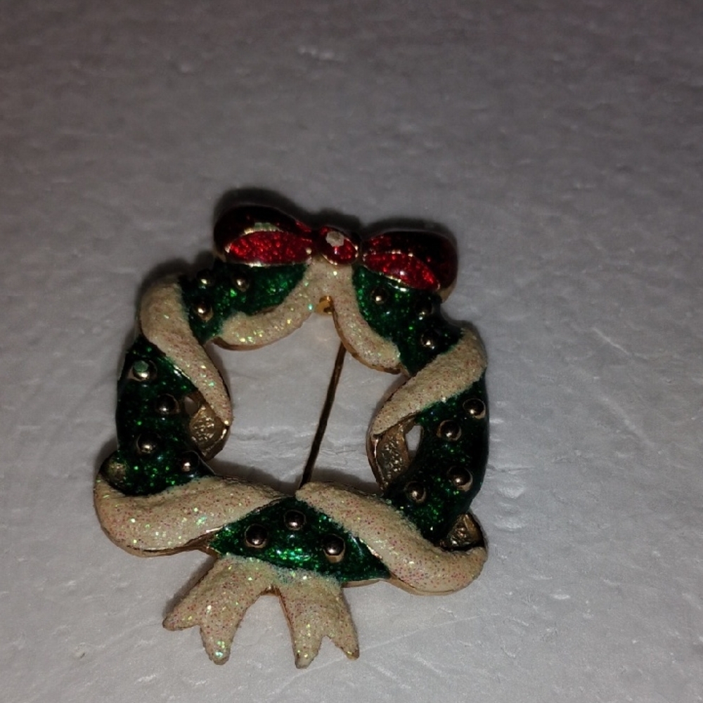 Christmas holiday brooch
